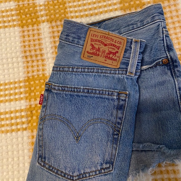 Levi shorts - Picture 2 of 2